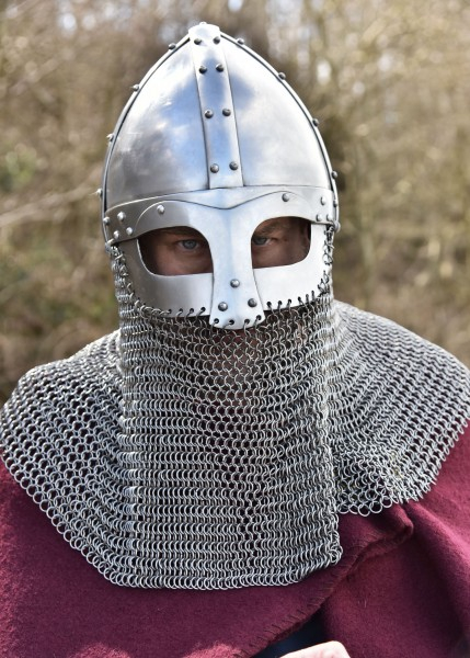 Vendelzeitlicher Spangenhelm mit Kettenbrünne