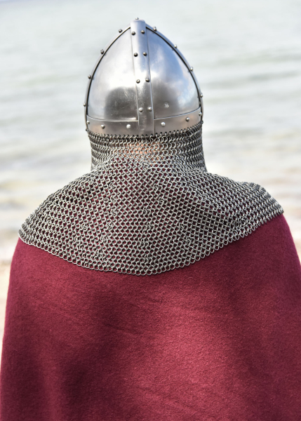 Vendelzeitlicher Spangenhelm mit Kettenbrünne